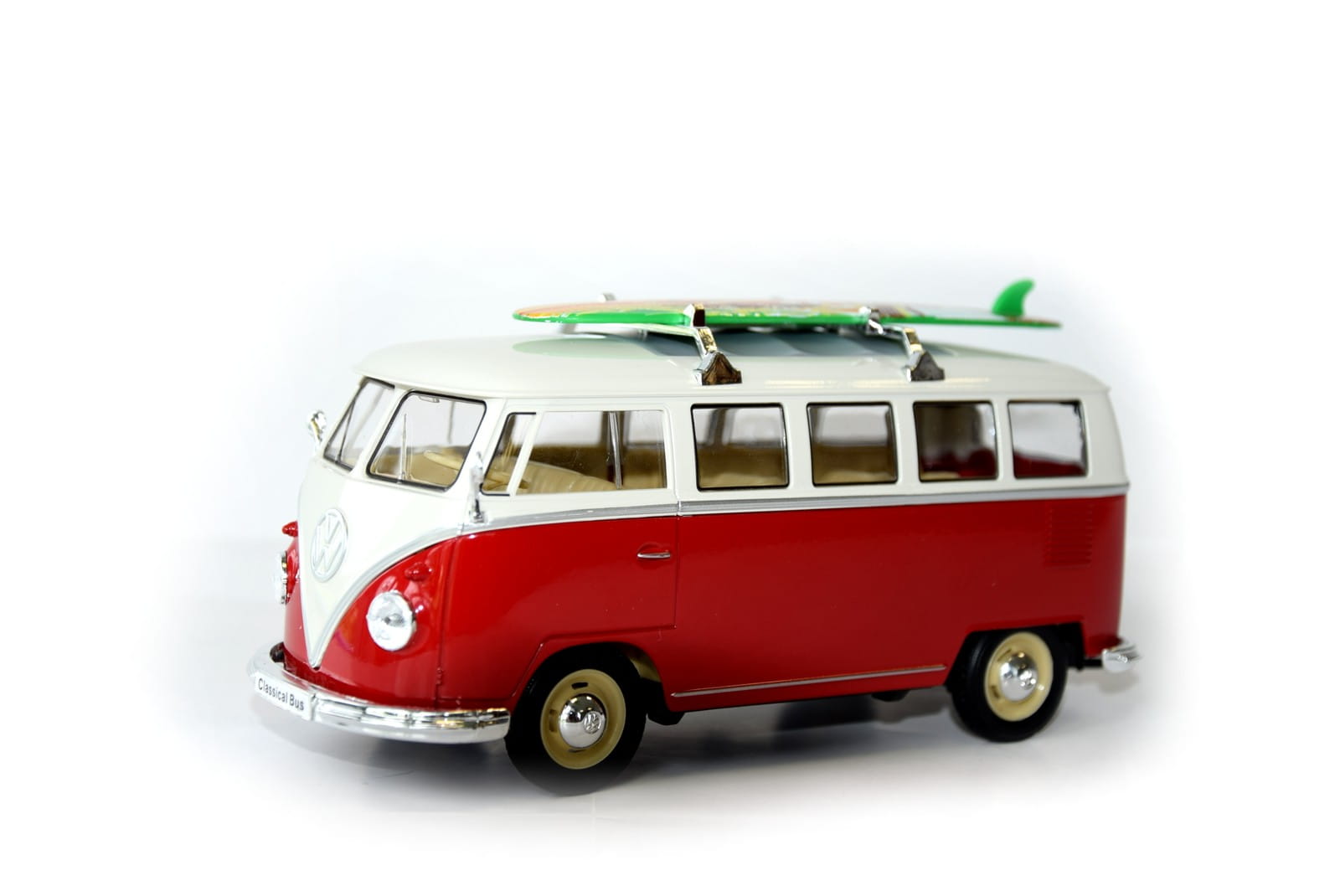 Welly Modellauto 1:24 1963 VW Volkswagen T1 Bus Rot-Weiss mit Surfbrett