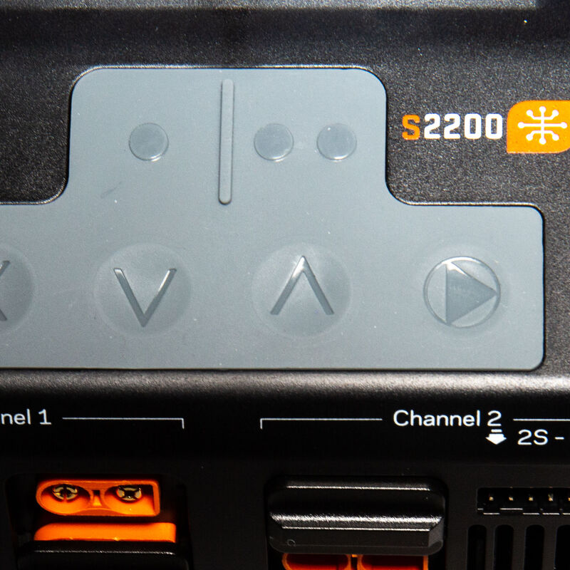 Spektrum S2200 Smart G2 Ladegeraet mit 2x200W Leistung