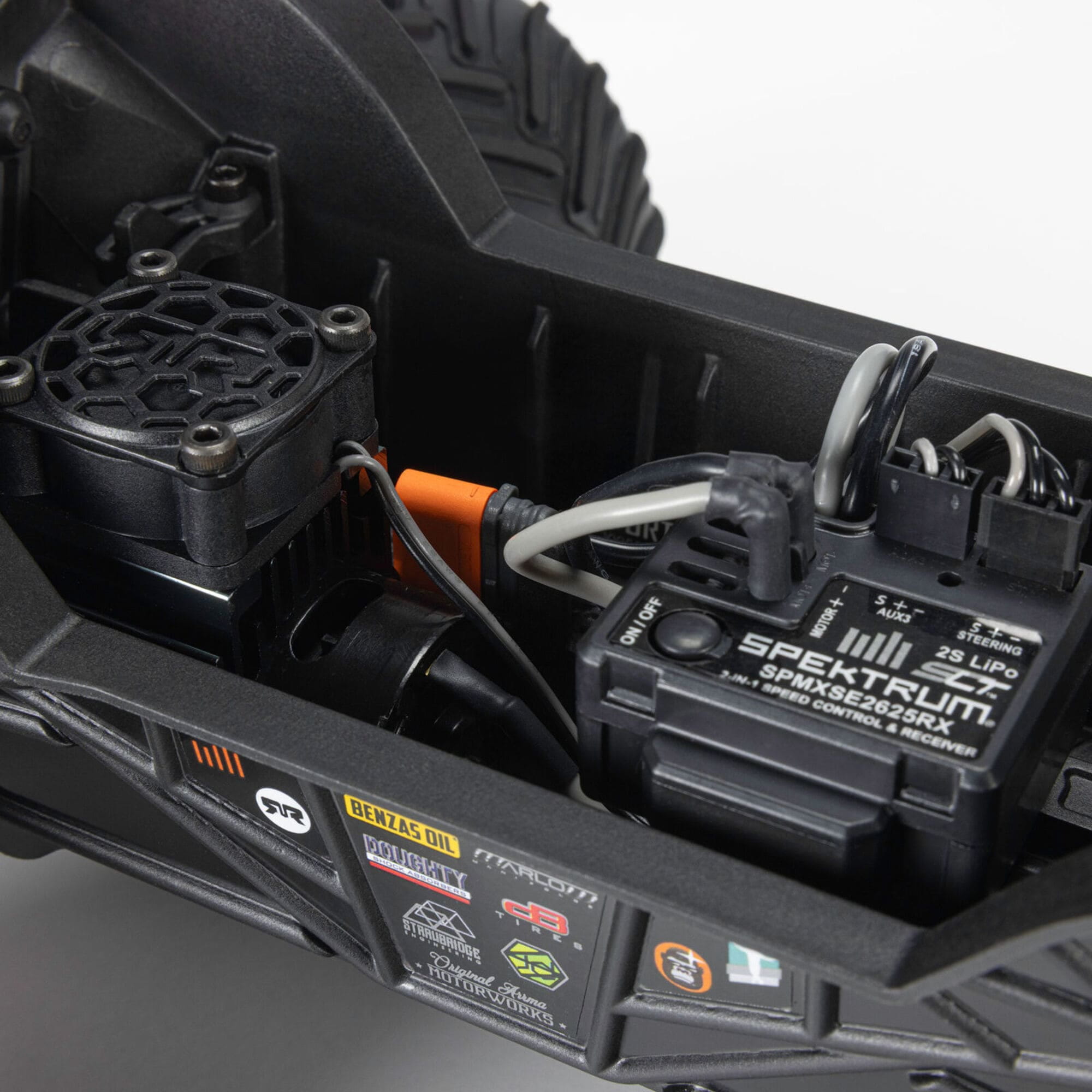 ARRMA Quake Grom 4x4 RTR 1_16 Monster Truck in Lila mit Akku und Ladegeraet