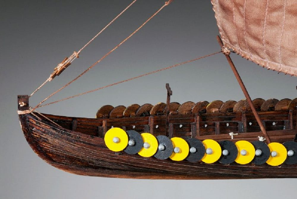 Dusek Gokstad Wikingerschiff 1 zu 72 Holzbausatz mit Segel und Anleitung
