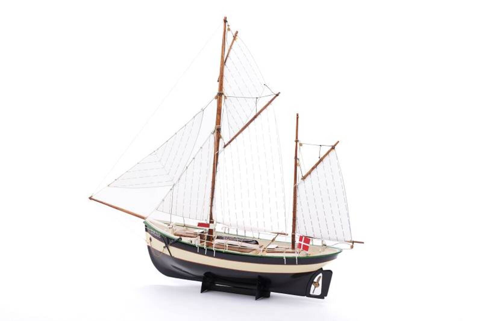 Modellbausatz Fischkutter Dana 1_60 aus Holz und ABS_ detailreich