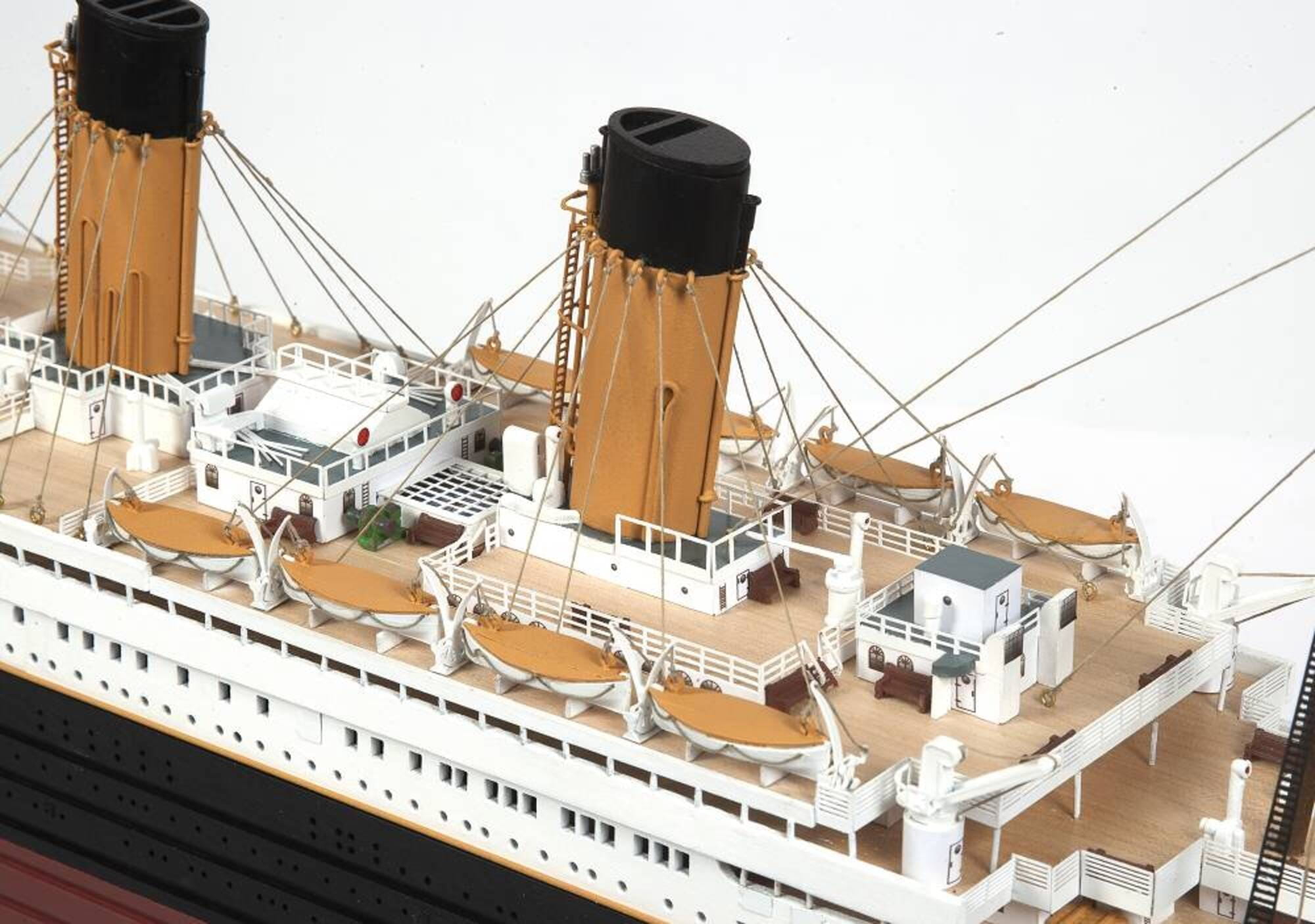 OcCre Titanic Standmodellbausatz 1_300_