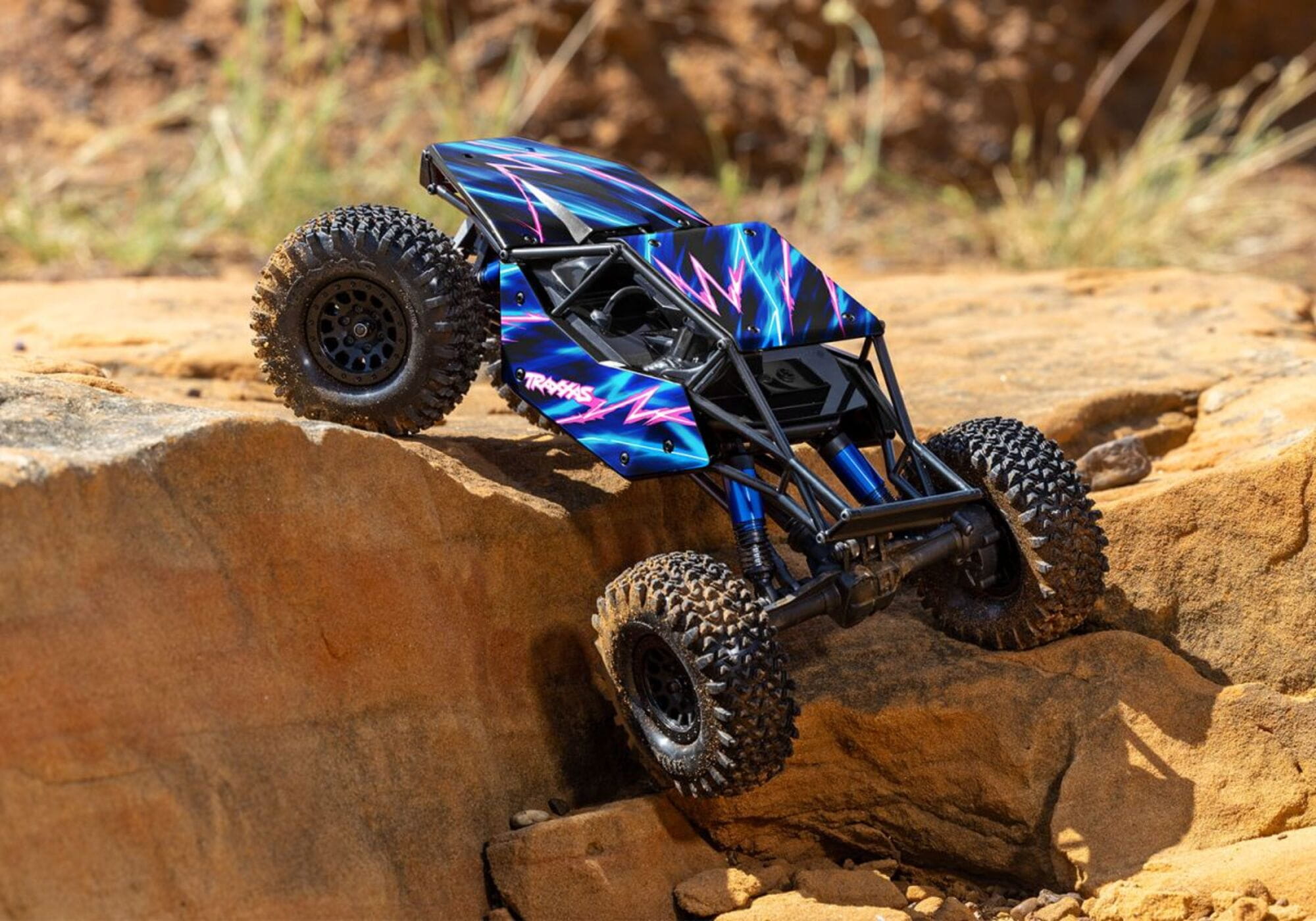 Traxxas TXC-4M Extreme Crawler Blau 1_18 Brushless 4WD RTR mit 3S LiPo Akku und USB-Ladegeraet