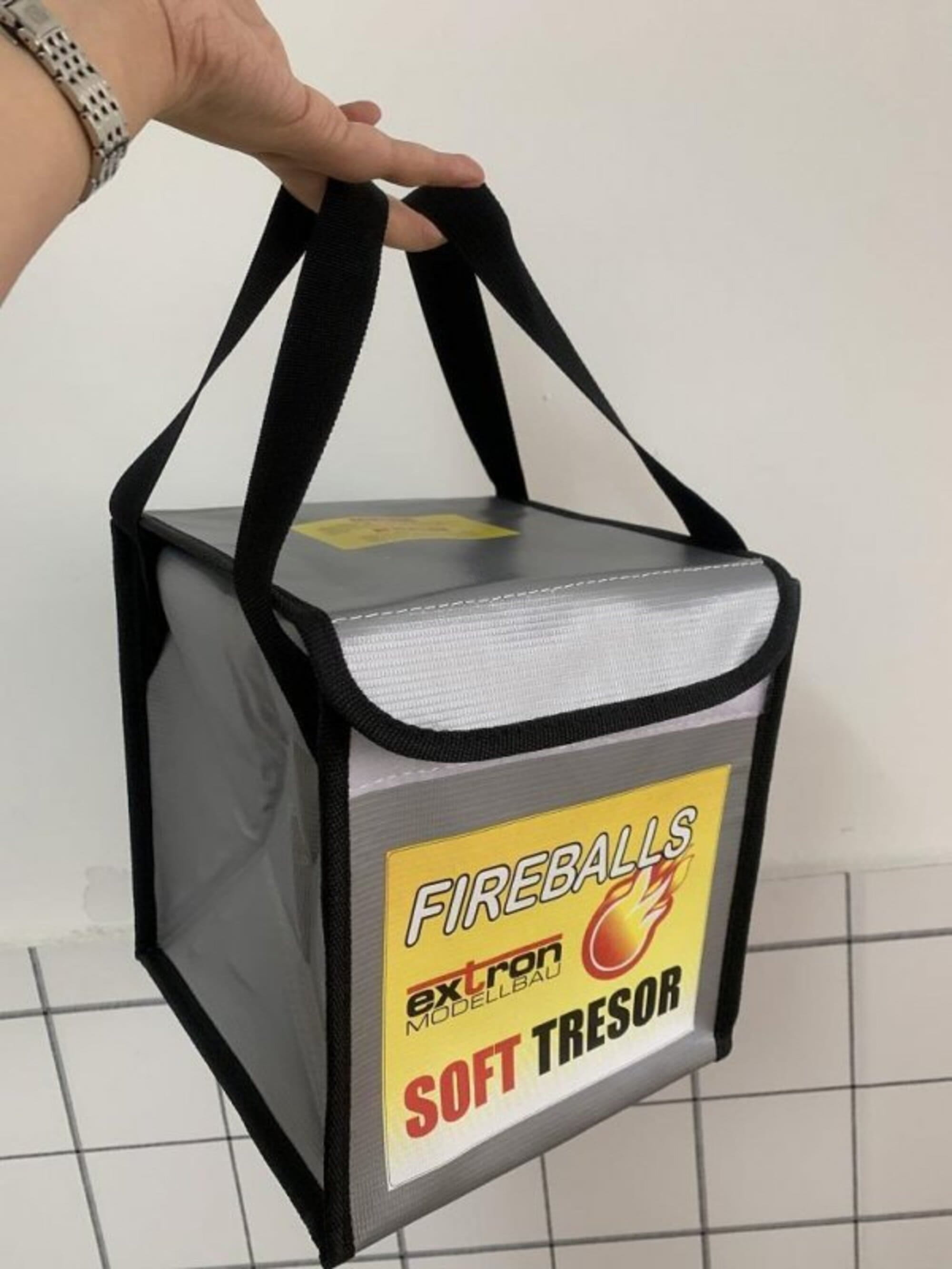 Pichler Extron FIREBALLS Soft Tresor – Akku Sicherheit mit Fireballs Pichler Extron FIREBALLS Soft Tresor fuer LiPo Akkus mit 3x FIREBALLS Granulat