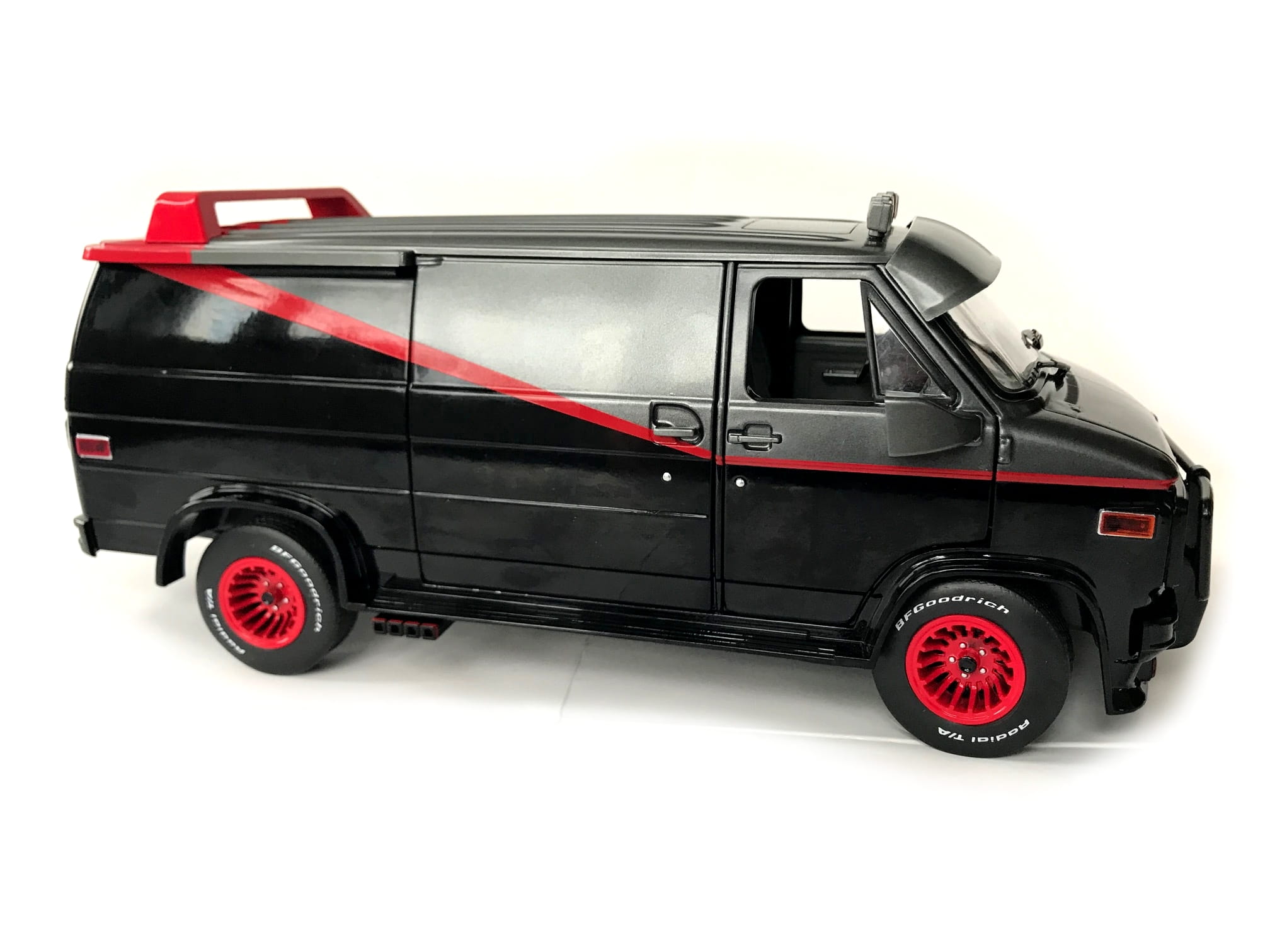 Greenlight The A-Team 1983 GMC Vandura Van 1_18 Modellauto
